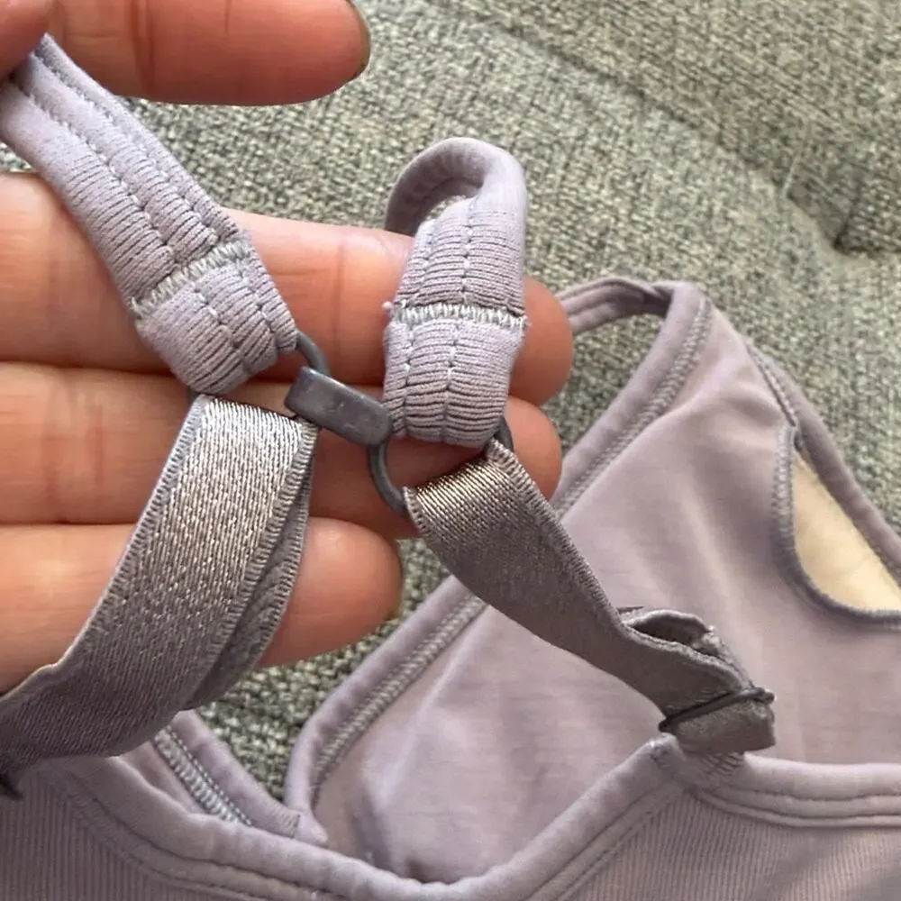 Lululemon sports bra lilac purple adjustable straps ribbed band size 4